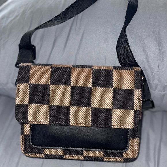 Stylish Checkered Black and Tan Women's Bag - Picture 1 of 3